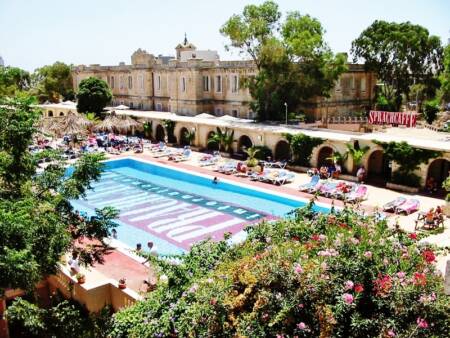 A Sprachcaffe Malta fica em uma antiga fortaleza, em Pembroke