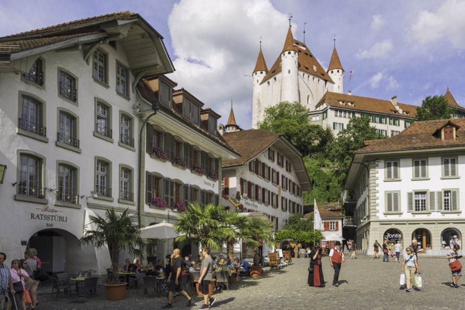 A Rathausplatz, centro histórico de Thun,