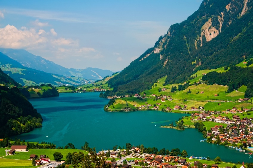 Vista panorâmica da bela Interlaken, na região central da Suíça