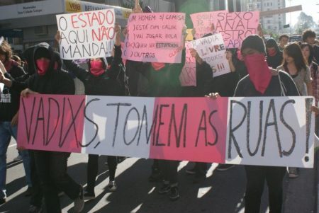 Marcha das Vadias lutando contra a opressão do machismo nas ruas de São Paulo