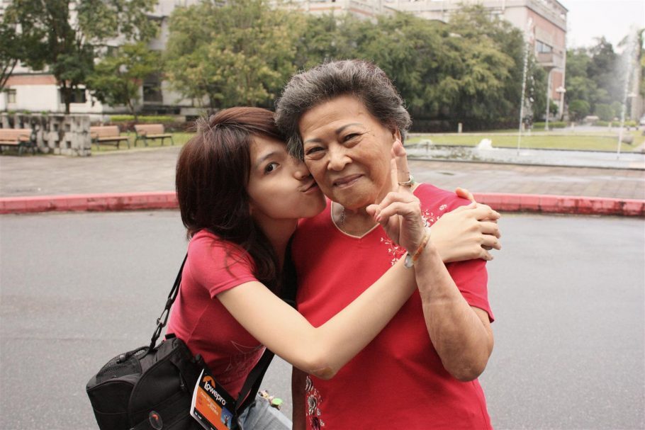 Sha Yao e sua avó, diagnosticada com Alzheimer