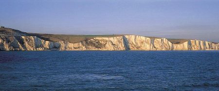As falésias brancas de Dover, no sul da Inglaterra (Foto: White Cliffs Country)