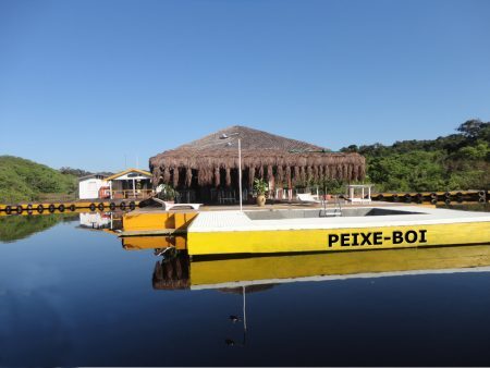 Flutuante Peixe-boi, no Rio Tarumã Açú