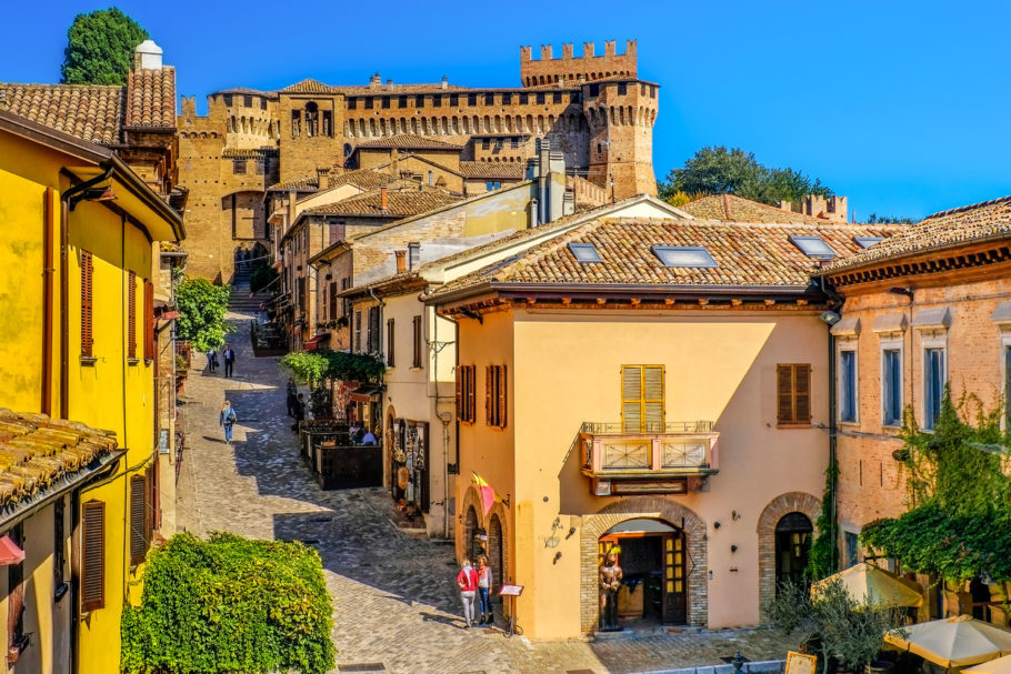 A vila fortificada de Gradara, na província de Pesaro e Urbino