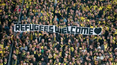 A solidariedade entre os alemães foi demonstrada até mesmo nos estádios de futebol