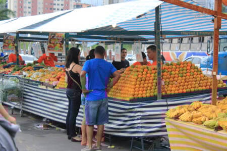 Verduras e frutas são vendidos com preço fixo de R$ 1,79