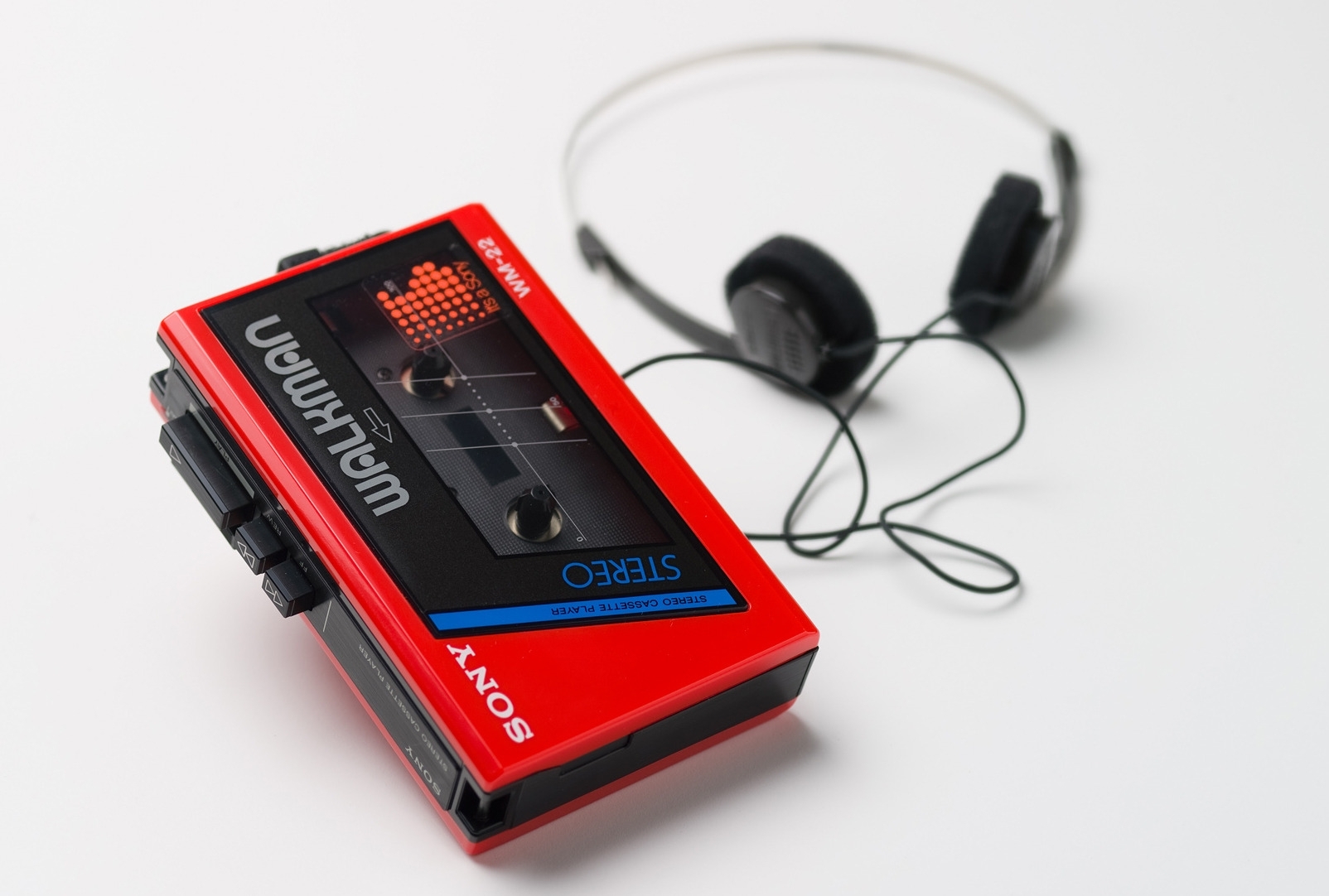 Предыдущее аудио. Кассетный плеер Sony Walkman. Sony Walkman WM-22. Кассетный плеер Sony Walkman WM-22. Sony Walkman кассетный 80-х.