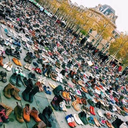 Sapatos ocuparam lugar de manifestantes em Paris