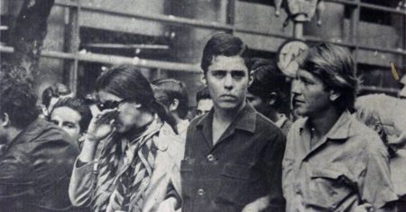 Considerado um dos artistas mais atuantes na política, Chico Buarque participou da famosa “Passeata dos Cem Mil”, em 1968, nas ruas do RJ