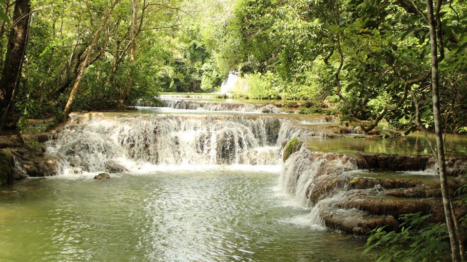 Uma das cachoeiras da Estância Mimosa