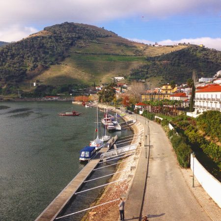 Típica vila de Pinhão no Vale do Douro