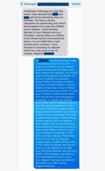 A troca de mensagens foi feita por SMS