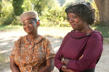 Na foto, Viola Davis ao lado da atriz Octavia Spencer no filme "Histórias Cruzadas", que retrata o racismo nos Estados Unidos