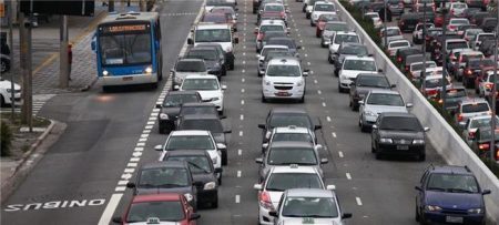 Desde a implantação das faixas na cidade, debate sobre mobilidade urbana dividiu a população entre usuários do transporte público e individual