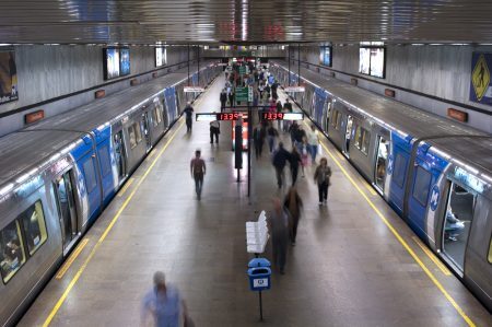 Metrô opera sem interrupções durante a folia