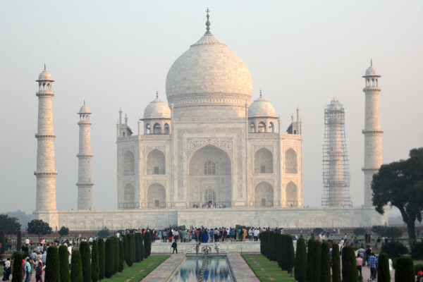 Restauração do belíssimo Taj Mahal começou pela torre