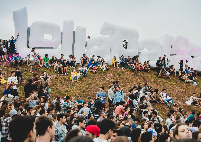 Três players transmitem, simultaneamente, os shows do Lollapalooza