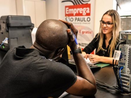 Edições passadas do feirão reuniram centenas de imigrantes e refugiados de diversas nacionalidades