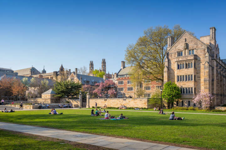 Universidade Yale, em New Haven, Connecticut, oferece cursos pela internet