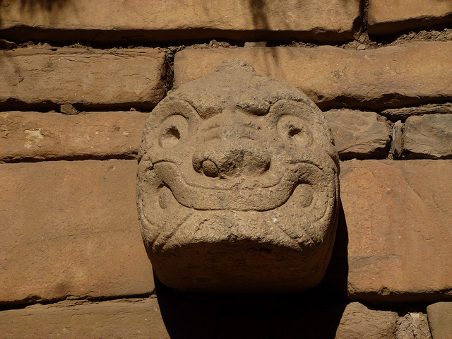 As cabezas clavas era utilizadas pra espantar maus espíritos em Chavin de Huantar, que fica perto de Huaraz – norte do Peru. Saiba mais aqui.