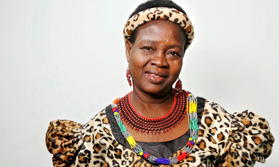 Theresa Kachindamoto atua na defesa dos direitos das mulheres no país africano