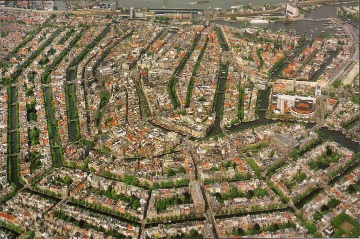 Vista aérea dos canais de Amsterdã