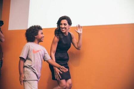 “Nunca vi diferença entre um filho adotado e um filho biológico”, ressalta Paula Abreu sete anos após a adoção