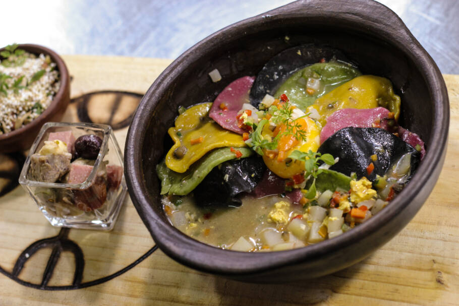 Pantruca arco-íris com caldo de ossobuco