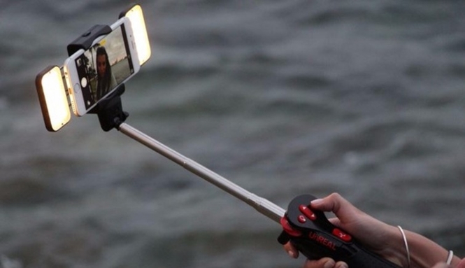 Pau de selfie com luz e ventilador