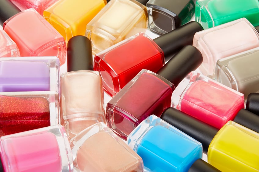 O esmalte muda da cor azul para rosa quando detecta substância sedativa