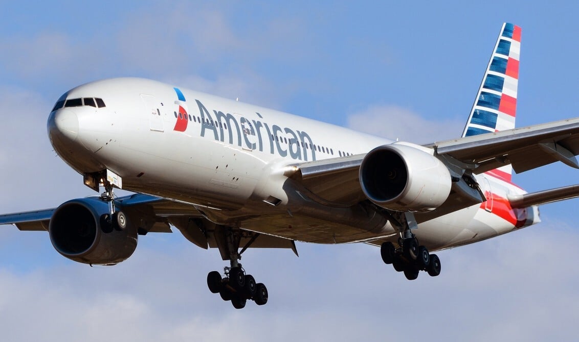 O suspeito foi preso após a aeronave pousar no destino