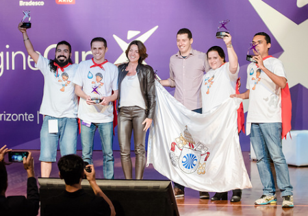 A equipe Tower Up na premiação da etapa nacional da Imagine Cup