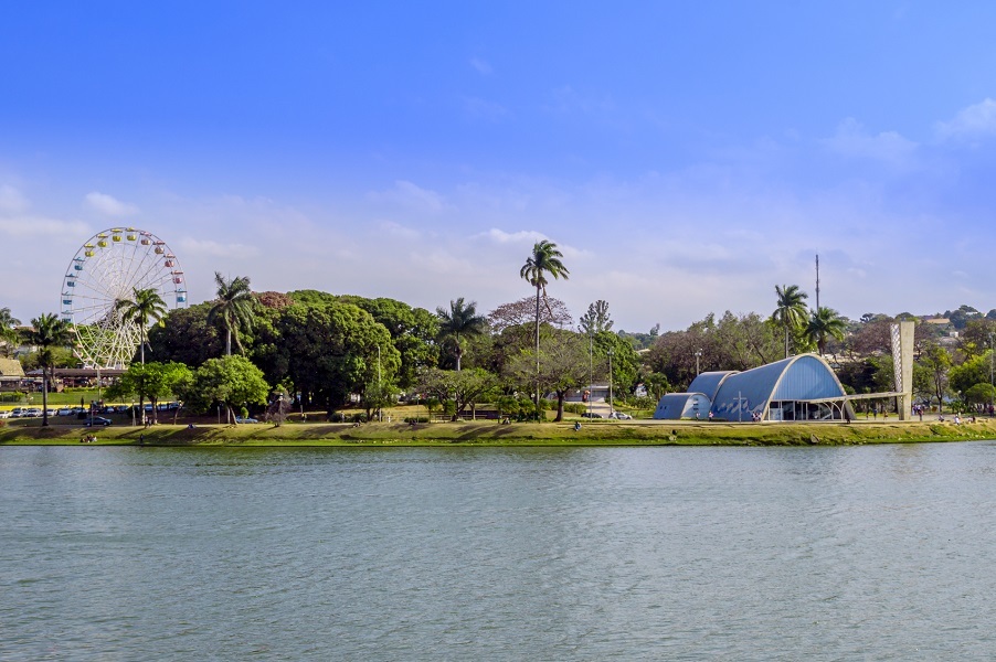 Vista da lagoa da Pampulha, em Belo Horizonte; capital mineira tem as passagens mais baratas para viajar na baixa temporada