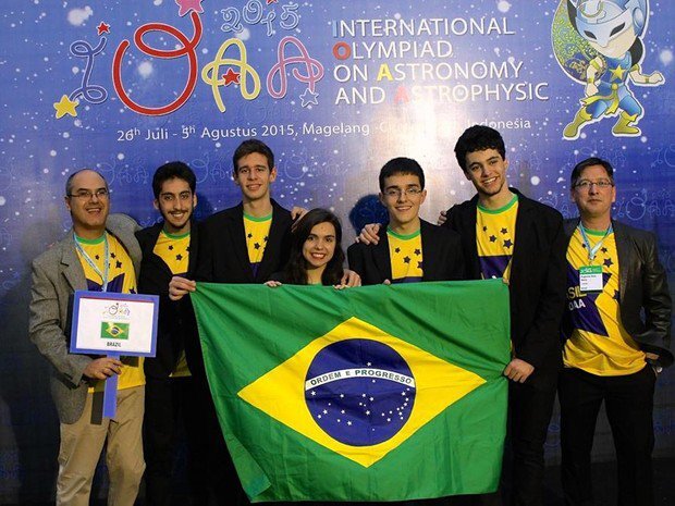 Alunos vencedores da 9ª edição da Olimpíada Internacional de Astronomia e Astrofísica (OIAA), em 2015, na Indonésia