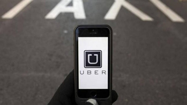 A lei proíbe o uso de carros particulares para transporte remunerado, como o Uber