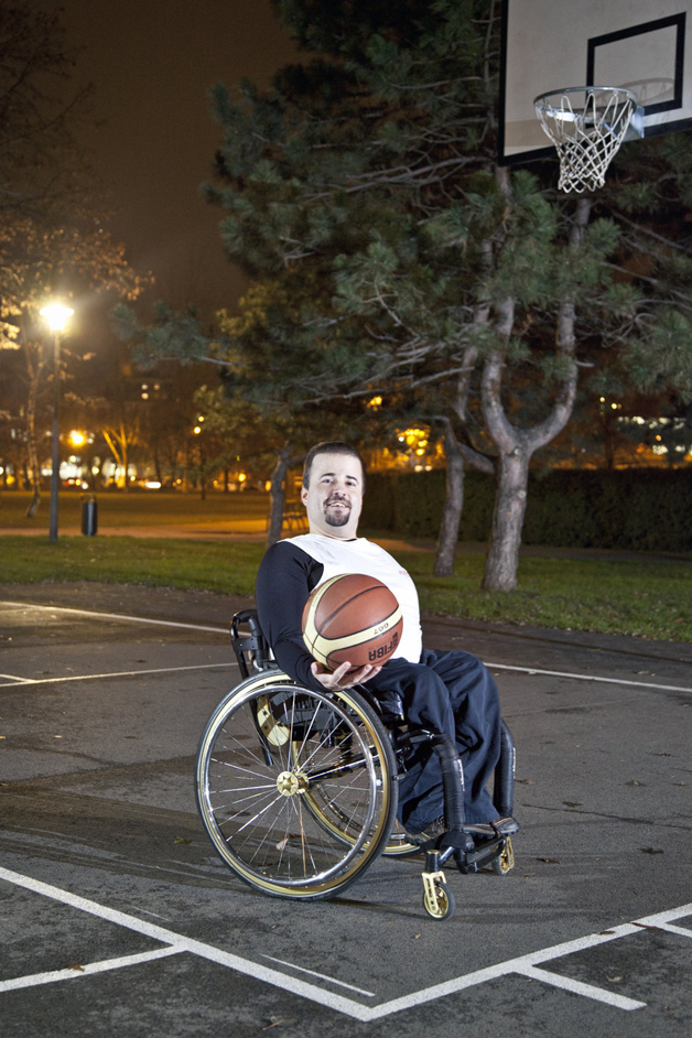 "Gergő Szilvágyi curte fotografar, ele dança, joga basquete, corre, ama dirigir e além de tudo, trabalha com geotecnia na empresa de engenharia civil da família dele. Ele é uma das pessoas mais ativas e positivas que eu conheço"