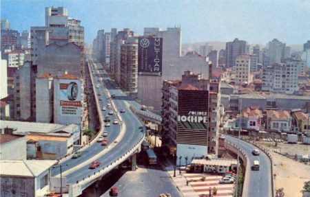 Quatro anos após inauguração, registro mostra impacto da obra na capital paulista em 1975