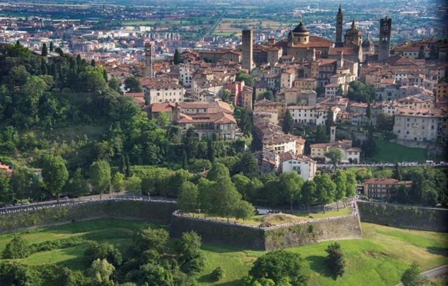 Vista do muro medieval da cidade de Bérgamo, região italiana da Lombardia