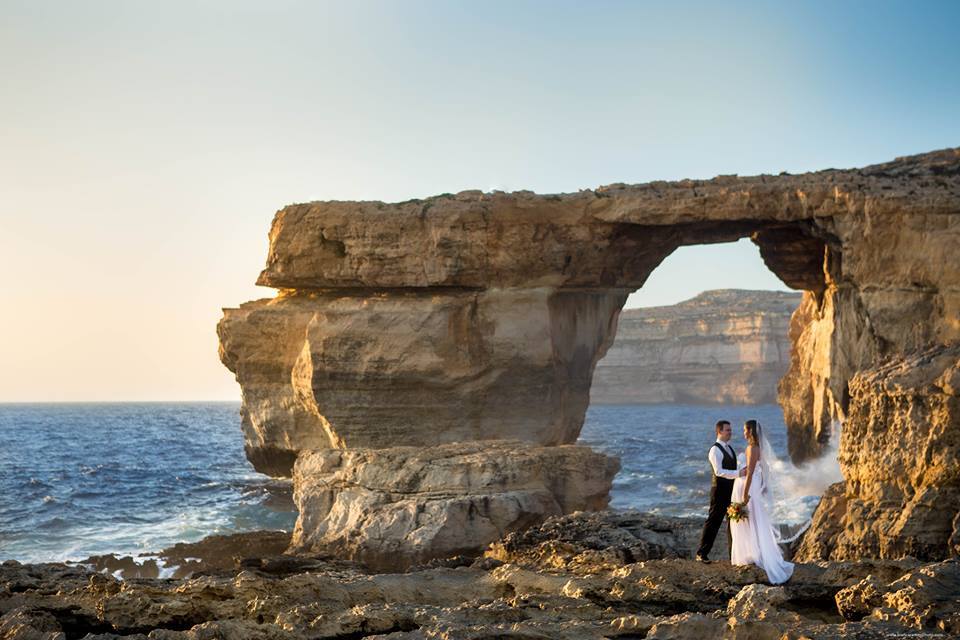 O casal porto-alegrense Tatiana Schneider e o Diego Lima em celebração na ilha de Gozo