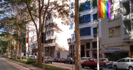 Bandeiras LGBT serão permanente no largo do Arouche.