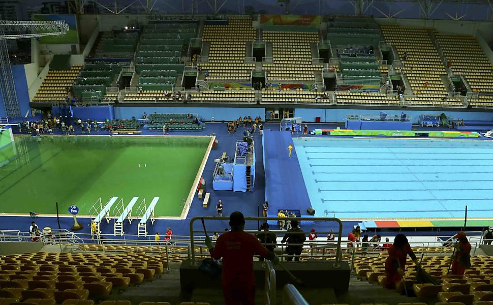 Diferenças da cor das piscinas é gritante no Parque Maria Lenk