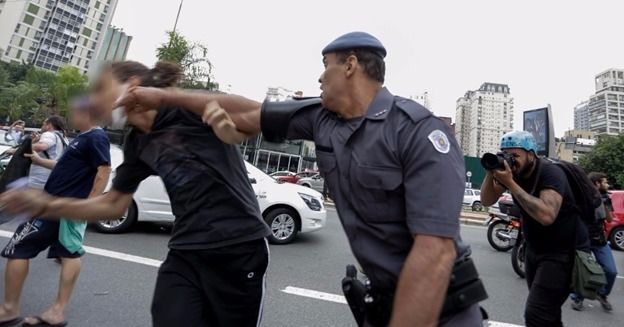 Agressão da PM durante um ato estudantil já mostrava abuso policial antes das manifestações “Fora Temer”