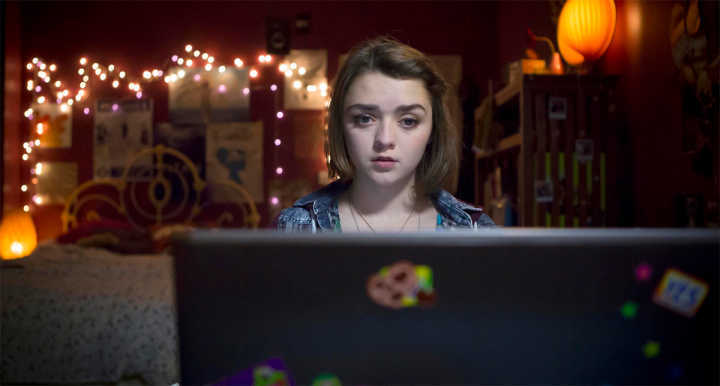 Maisie Williams – atriz famosa por ser papel como Arya Stark em ‘Game of Thrones’ protagonizou o filme ‘Cyberbully’ (2015