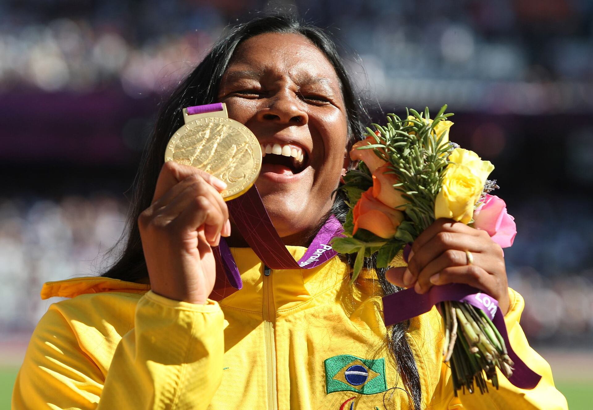 Shirlene Coelho, medalhista em Londres e Pequim, agora vai carregar a bandeira do Brasil da cerimônia de abertura dos Jogos Paralímpicos Rio 2016