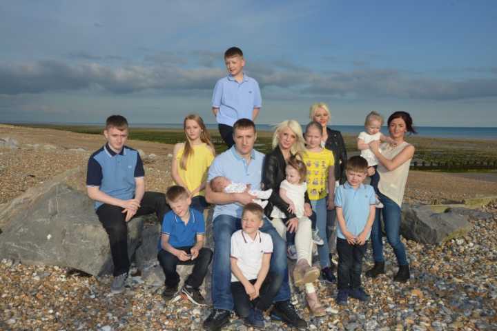 Mandy, Nathan e os 12 filhos