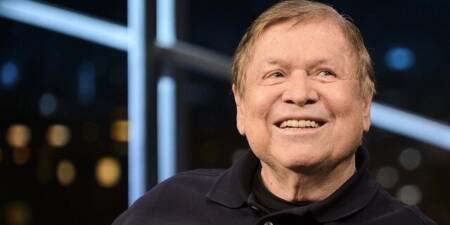 Boni criticou a emissora por tratar o caso de assédio de forma sensacionalista