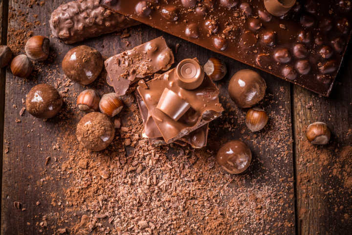 Chocolate: o ideal é que sejam consumidos 30 gramas/ dia, de preferência o amargo