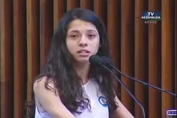 A estudante fez um discurso poderoso sobre educação na frente dos deputados