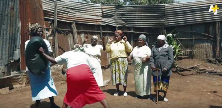 As idosas se uniram em defesa aos casos de estupro no Quênia
