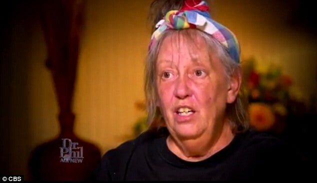 A atriz Shelley Duvall em entrevista a programa de TV.